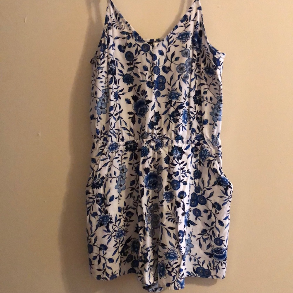 Floral summer romper with pockets